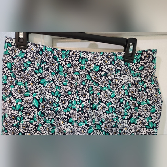 Women's Lands' End Floral Pants, Size M/P - Picture 8 of 9